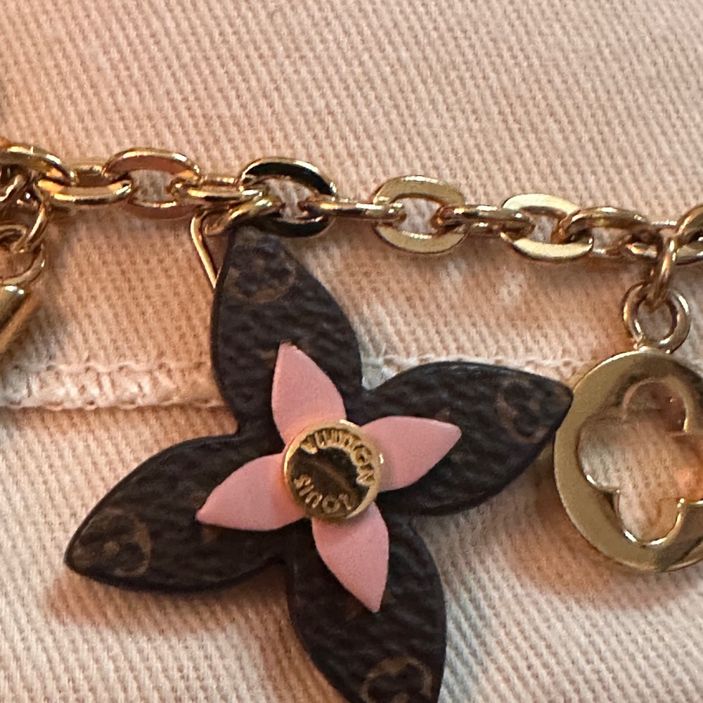 Louis Vuitton Blooming Flowers Chain Bag Charm - Picture 6 of 16